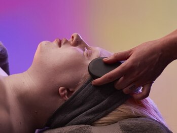 LUSH SPA 新宿店の写真/ラグジュアリー空間で至福のオイルマッサージ&ヘッドスパ◎体の疲れから心のストレスも癒す極上時間