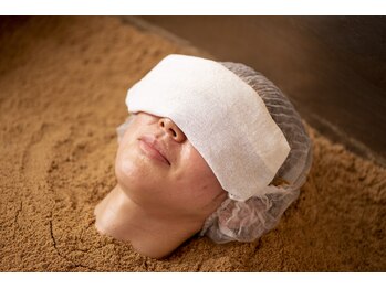 ニフ 新宿三丁目(nifu)の写真/深いリラックスで疲れを解消！睡眠の質を向上させ、目元を温めてスッキリ！