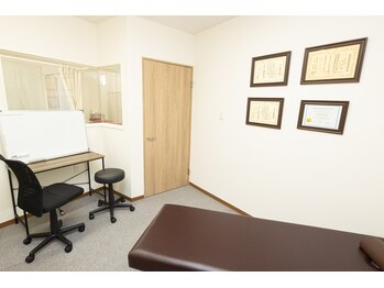 にしやま整骨院 鍼灸院 整体院/カウンセリングルーム