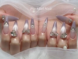 淡紫グラデの上品ビジューネイル