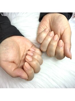 ワンカラーのシンプルネイル