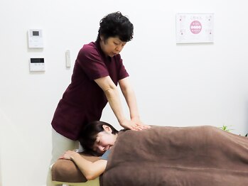心整体 新小岩の写真/経絡ツボ押しで滞りを流し疲れ解消に導きます。整体/ヘッドマッサージ/肩甲骨はがし/足つぼと幅広くご用意!