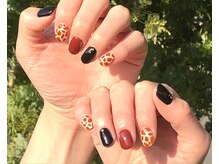 ペルナ perna/キリン柄ネイル