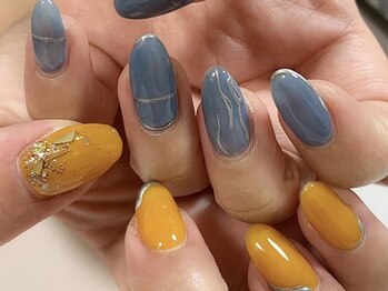 ウカ ひばりが丘(UKA)/くすみブルー×イエローネイル