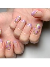 ヴィヴィ(vivie)/手描きチューリップネイル