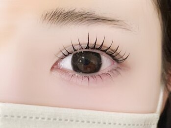 くるり 上野店の写真/自まつ毛を最大限に長く魅せる【パリジェンヌラッシュリフト¥5500】カール選べるまつ毛パーマも取り扱い◎