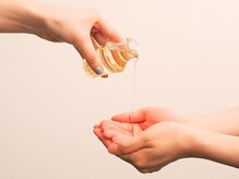 エレニア(Elenear)/保湿オイルを温めてたっぷり使用