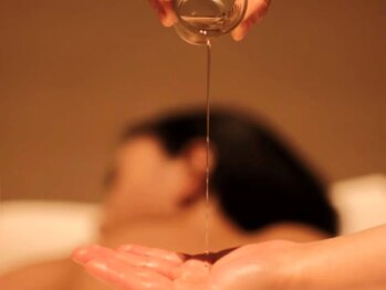 サロンドシュシュ 心斎橋本店(salon de chouchou)の写真/【心斎橋駅1分★】10種類のアロマから効能に合わせて2種類選択◎お好みの香りで熟練のマッサージをご堪能◎