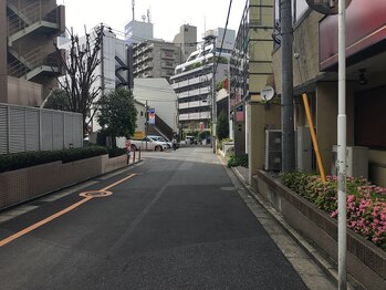 シンメトリー 柏店/そのまままっすぐ進みます