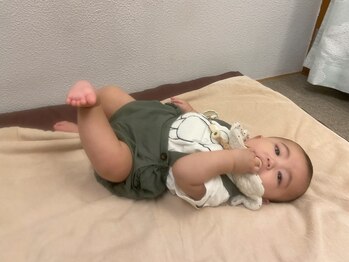 子育てママの整体サロン/施術中のお子様の様子