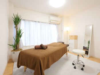 哲 梅田店の写真/【ドレスの形に合わせてオーダーメイドの美容整体】二の腕/背中/肩周り/小顔…晴れ舞台を人生一の美しさで