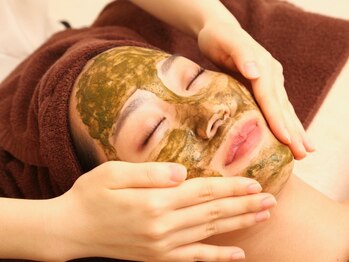 アイル 玉造店(iru)の写真/ハーブピーリングでお肌の透明感を実感★肌質改善に特化したコースをご用意♪お悩み別の施術も嬉しい！