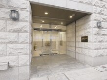 クールブ 横浜関内 馬車道店(Courbes/)/ビルエントランス