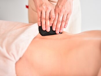 アロマ トット(aroma tot)の写真/温活で女性特有の冷えや自律神経の乱れを改善◎《バザルトストーン×アロマリンパマッサージ60分¥6,900》