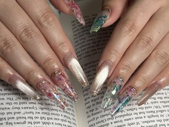 フラル(FULARU)の写真/爪の形・長さにコンプレックスのある方や折れやすい等のお悩みを抱えている方にも必見☆縦長美爪で満足度◎