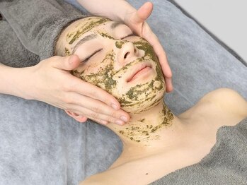 モンド 駒込店(monde)の写真/潤い・ツヤ/自分史上最高の美肌に向けて当店の【ハーブピーリング】を！キレイなお肌に見惚れる…♪