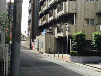 シンメトリー 柏店/2階に青いものが・・・