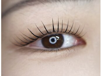 スリーアイ 梅田茶屋町店(THREE EYE)の写真/【阪急梅田5分】下がりまつ毛さん、ビューラー苦手さんに◎高技術×高コスパ◎盛れる垢抜けeyeを叶えます！