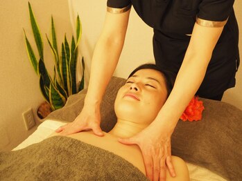 漢方アロマサロン ジャスミン/　デコルテ付　肩こり首コリ解消