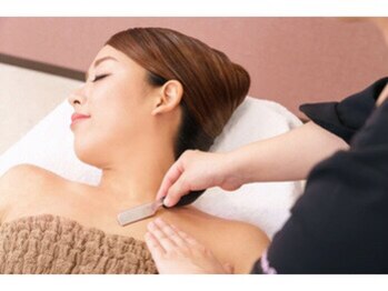 お顔そり専門店 ビューティーフェイス ベルフローラ川西店/【デコルテのシェービング】