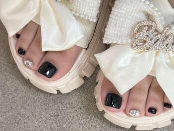 サラ(sarah)の写真/≪フットネイルがおすすめのサロン≫フット専用のリクライニングチェア完備・デザインサンプルも多数!