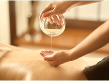 結葉の雰囲気(浄化力の高いローズをいれたオイルを使用しています)