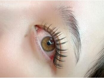 ミーナ(MI-NA)の写真/【モチの良さ&高技術】自まつ毛の負担軽減&軽い付け心地で自然な仕上がり☆人気の束感もお任せ下さい♪