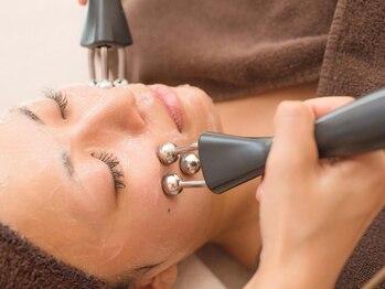 ルシェルブルー(Le ciel bleu)の写真/【ほうれい線・目元たるみ改善】ハリ感のある若々しい印象へ!バブル×EMSリフトアップ80分￥15400→￥12000