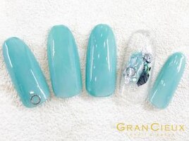 夏先取りエメラルドグリーン