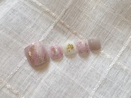 Pink。