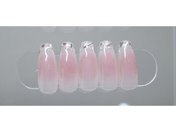 ラリーネ 表参道店(Larine)/ガラスフレンチ&チークネイル