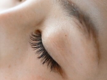 まつげアンド目元美容専門店 ミラクル(Miracle)の写真/《モチの良さに自信アリ》魅力を引き出すオーダーメイド提案◎忙しい毎日でも上向きまつげが高持続♪