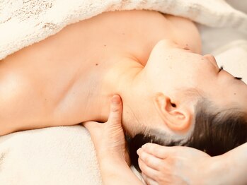 パールムーン(pearl moon)/デコルテマッサージ