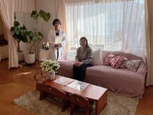 エステルーム パチュリーの雰囲気（ゆったりとしたカウンセリングルーム）