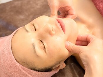 ビジュー(bijou)の写真/【東船橋駅チカ】丁寧なリンパマッサージ+リフトUPクリーム併用で二重顎・たるみ改善◎《小顔ケア専門》