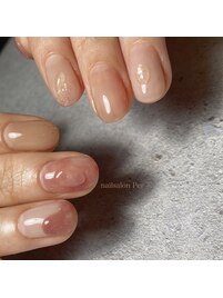 淡いニュアンスネイル