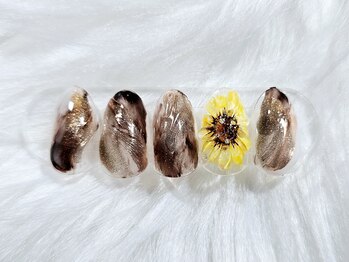 イング(+ Ing)/ひまわりネイル