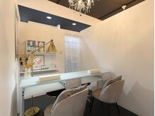 アリューム 北山の雰囲気（ご友人と並んでの施術も可能♪お電話にて空席状況を確認ください）