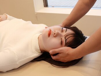 iCure(アイキュア)鍼灸接骨院 プレナ幕張の写真/慢性的な肩首のコリ・気になる姿勢もスッキリ改善♪お子様連れ大歓迎サロンで日々のお悩みも解消！
