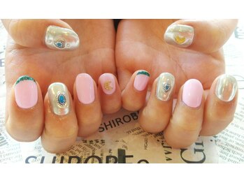 トータルサロン 白べぇーっ プラス/派手カワネイル☆