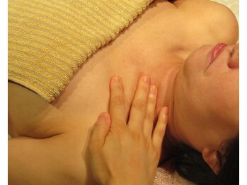 リンパマッサージバストケアサロン　MIO/鎖骨