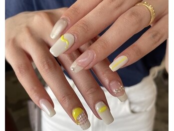 yellow design nail