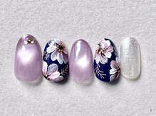 上品&華やかなお手元に。毎月変わる定額デザインネイル6650円。