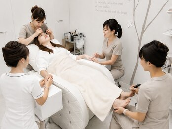 ノーラスリエン(Nolaslien)の写真/【まつげ×ネイル同時施術OK】時短派に支持される実力派サロン!パリジェンヌ・眉毛WAX・ネイルを同時に
