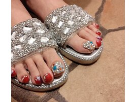 まだまだ人気のフットネイル♪