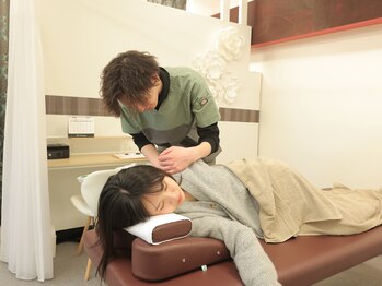 ドクタースマイル バイ カラダカイカク 本通り店(Dr.Smile)/肩甲骨はがし+猫背矯正