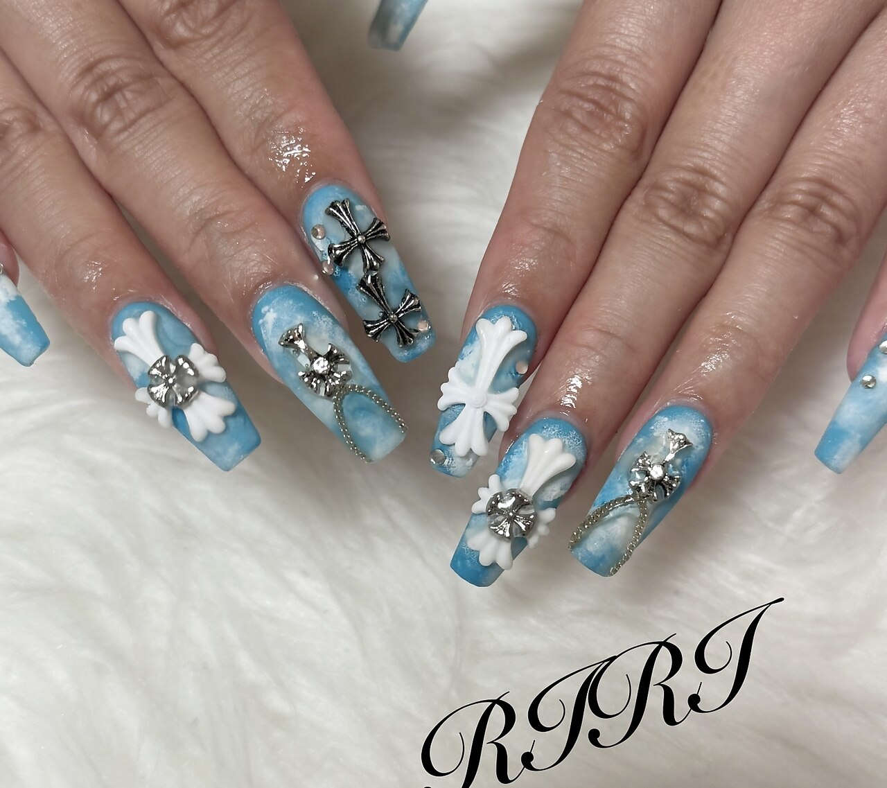 リリ(RIRI)｜ホットペッパービューティー