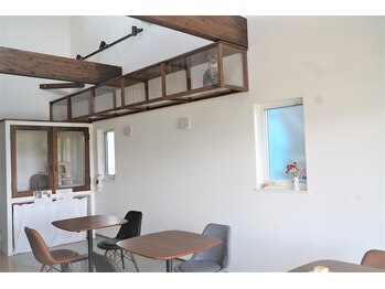 ねこのて/カフェスペース