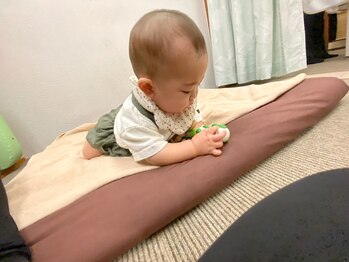 子育てママの整体サロン/施術中のお子様の様子