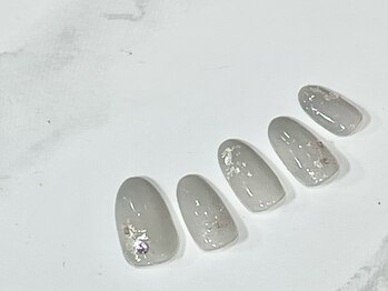 ラグウナ(Laguna)/グリッターと銀箔ネイル